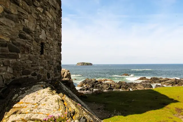 Carrickabraghy Castle